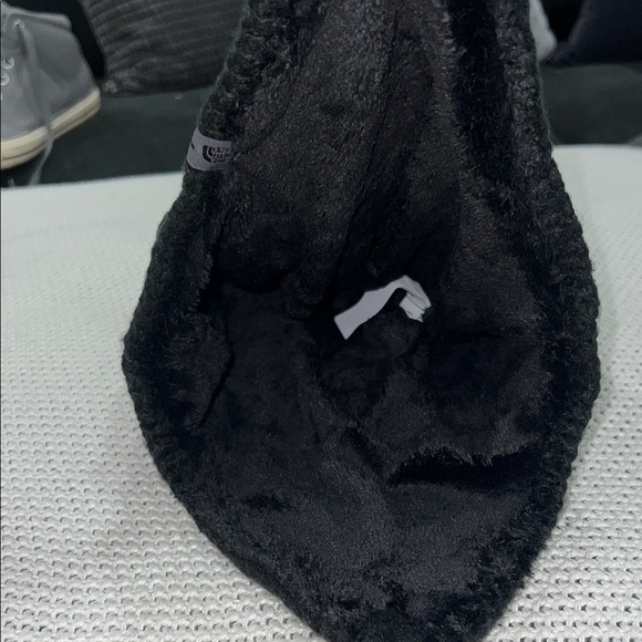 The North Face Black Cable Knit Earflap Hat - Picture 6 of 10